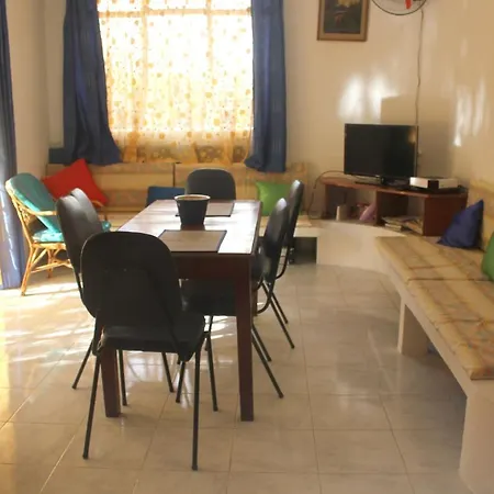 2 Bedrooms Appartement At Pereybere 200 M Away From The Beach With Enclosed Garden